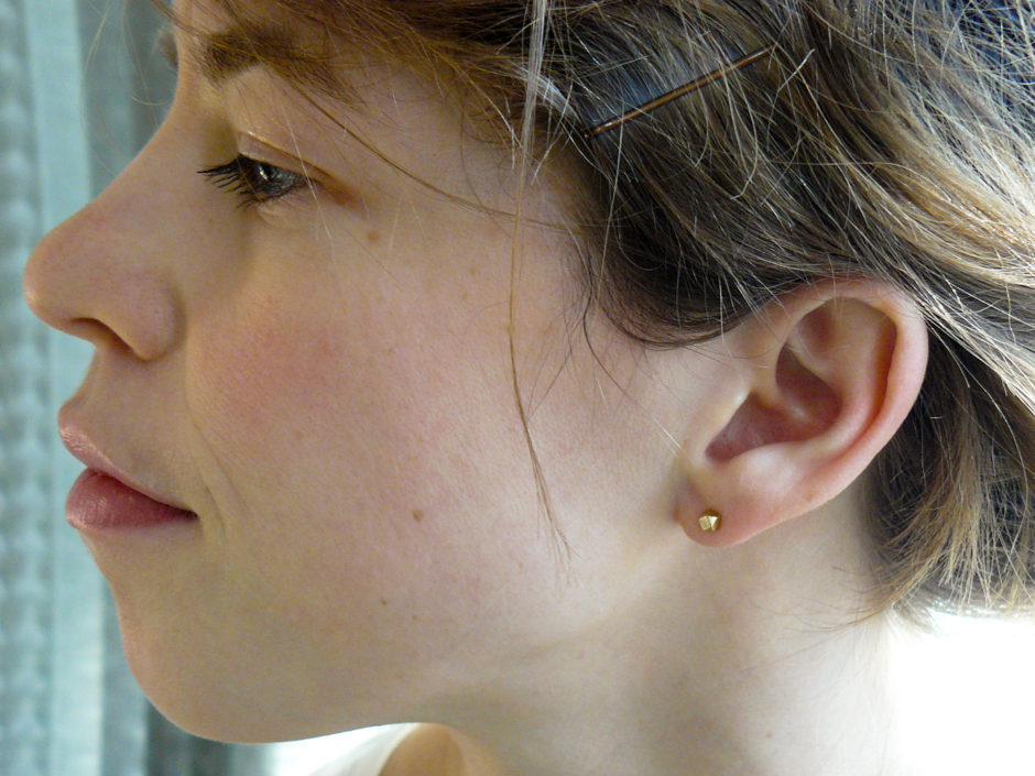 Earrings-tiny-faceted-7-model