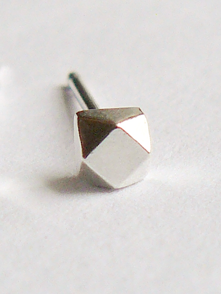 Silver-Faceted-Small-Single