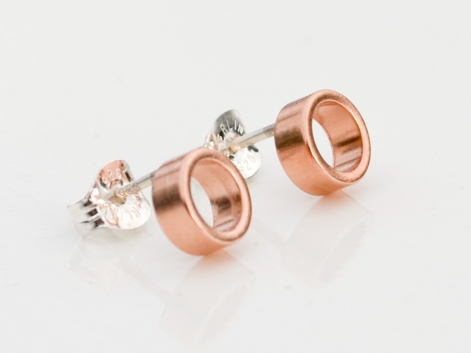 rose-gold-tiny-circle-earrings-2